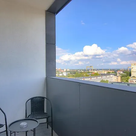 In - Hanza Tower - Sauna & Pool מלון דירות